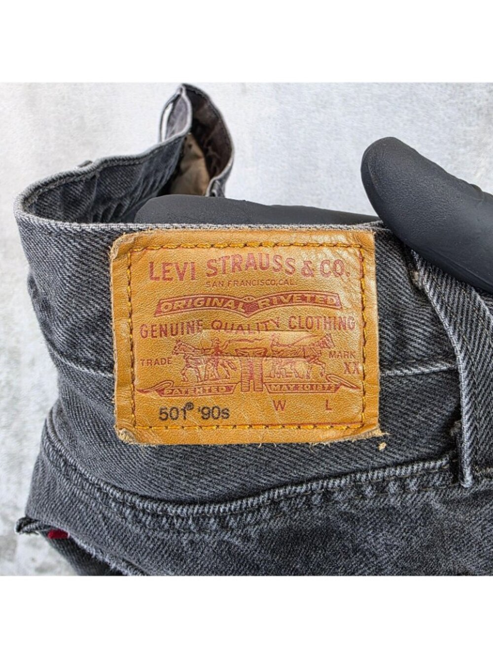 Levis 501 90s Jeans Womens 30 Gray Charcoal Wash Relaxed Straight Button Fly - Picture 4 of 16